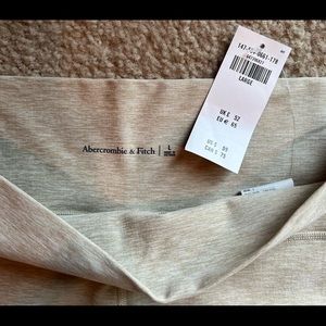 NWT | Abercrombie YBP leggings with pockets size large!
